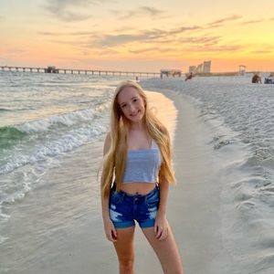 Meet your Posher, Calista